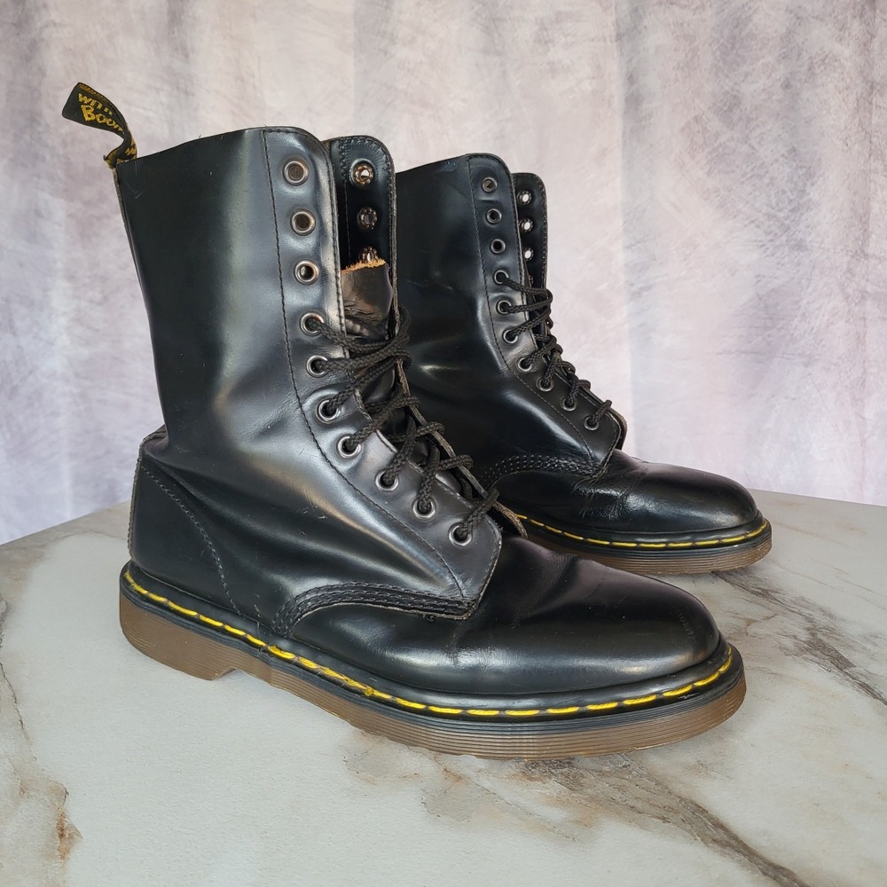 Vintage Dr. Martens 1490 Size 9 Men's 10-Eye Lace Up Boots Made in England READ